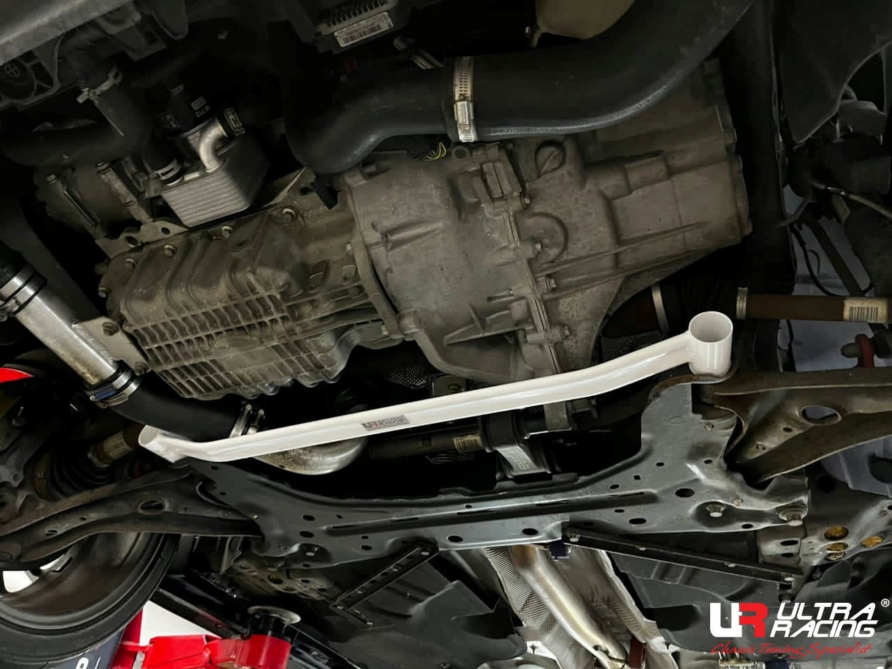 Ultra Racing Ford Fiesta ST 1.6 2WD 3D MT 13-17 UR Front Lower Bar 4175 UR-LA2-4175