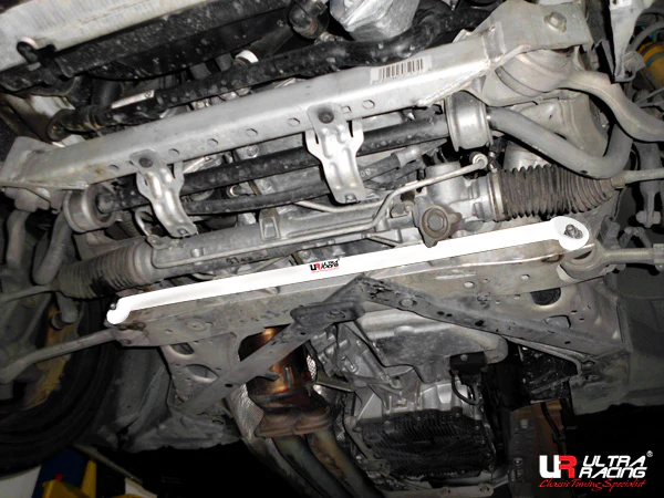 Ultra Racing BMW 3-Series E92 06+ 3.5 UltraRacing Front Lower Tiebar UR-LA2-1503