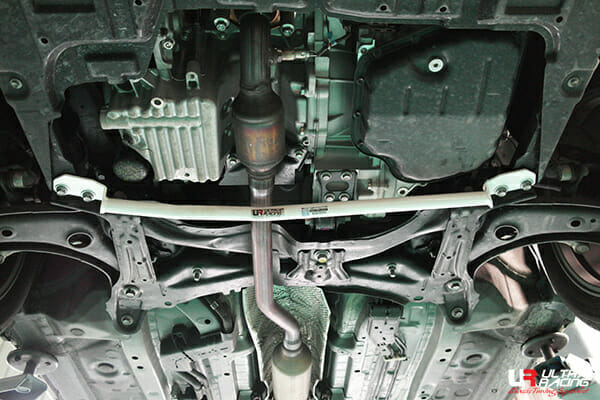 Ultra Racing Toyota Sienta (XP170) 1.5 2WD 15+ UltraRacing 2-Point Front Lower Tiebar (3799) UR-LA2-3799
