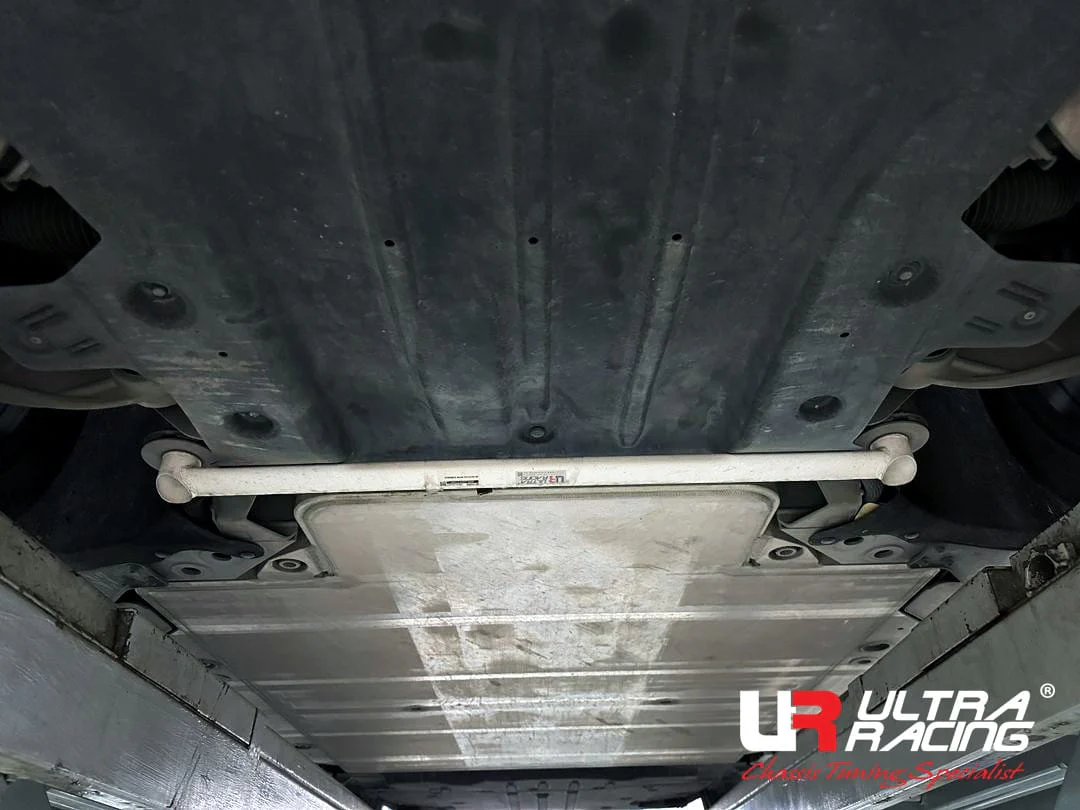 Ultra Racing NIO ES6 Ultra Racing Front Lower Brace URCN-LA2-4411