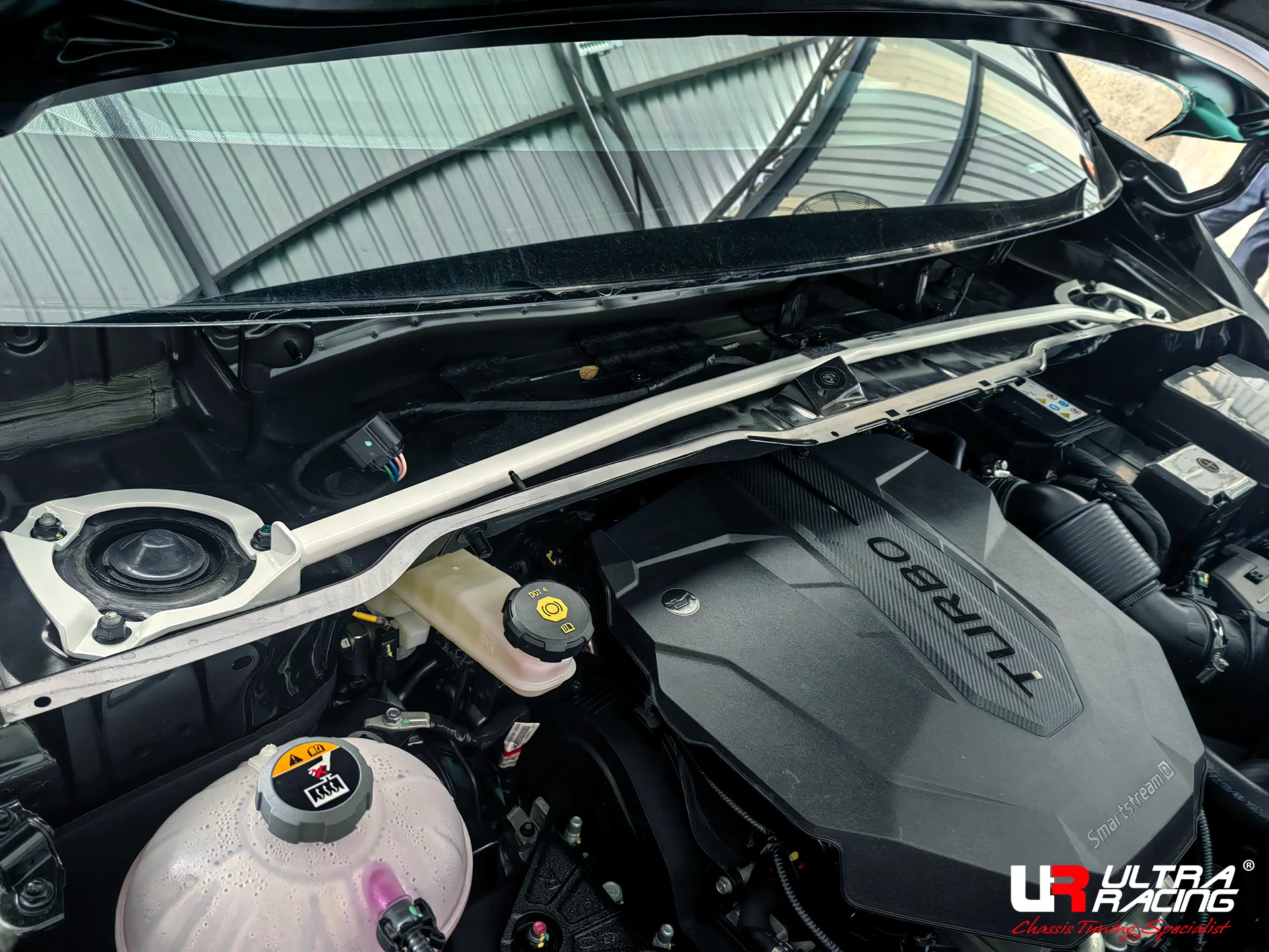 Ultra Racing Kia Carnival 4th Gen KA4 2.2D 2WD UR Front Strut Bar 20+ UR-TW2-4252