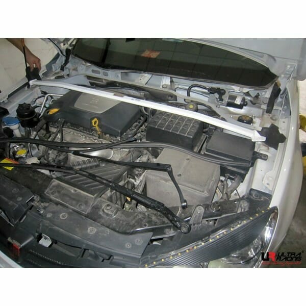 Ultra Racing Roewe 350 1.5 2WD 10-15 UltraRacing 2-Point Front Upper Strutbar (1806) UR-TW2-1806