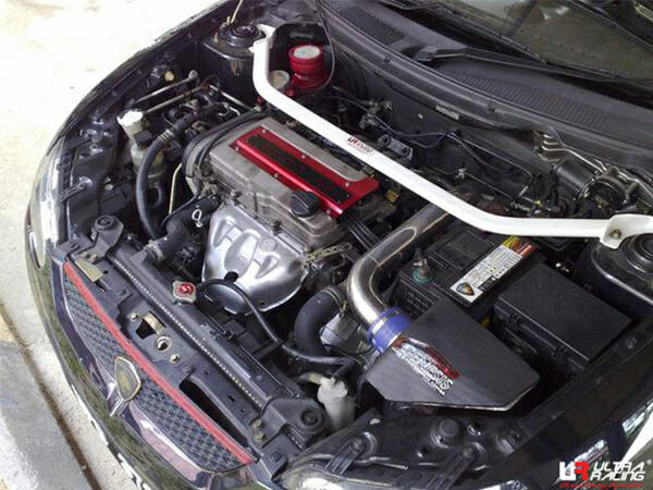 Ultra Racing Infiniti G35 (V35) 3.5 V6 03-06/Nissan Skyline 2.5 02-07 2WD UltraRacing 2-Point Front Upper Strutbar (195) UR-TW2-195