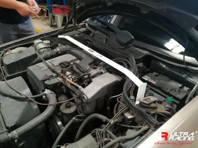 Ultra Racing Mercedes E Class (W124) Front Strut Brace URTW2-2157