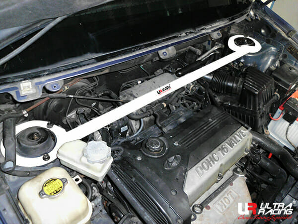 Ultra Racing Hyundai Trajet 2.0 2WD 99-08 UltraRacing 2-Point Front Upper Strutbar (3185) UR-TW2-3185