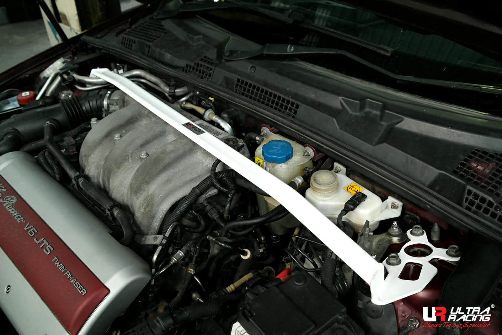 Ultra Racing Alfa Romeo 159 Front Strut Brace URTW2-3502