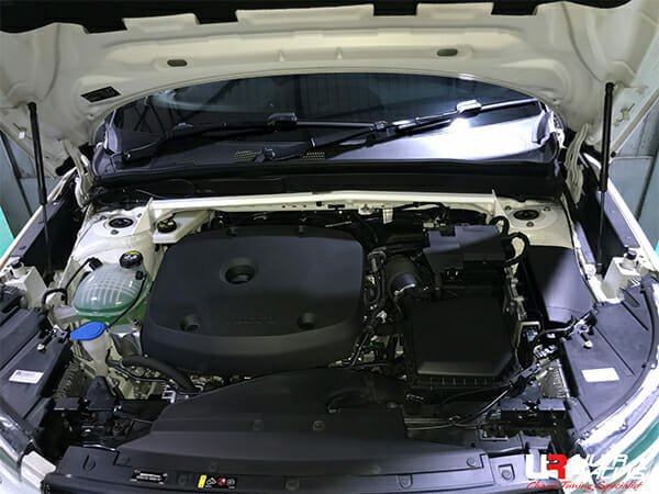 Ultra Racing Volvo XC40 2.0T 4WD 18+ UltraRacing 2-Point Front Upper Strutbar (4162) UR-TW2-4162