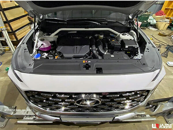 Ultra Racing Kia Sorento (MQ4) 2.2D 2WD/4WD 20+ UltraRacing 2-Point Front Upper Strutbar (4183) UR-TW2-4183