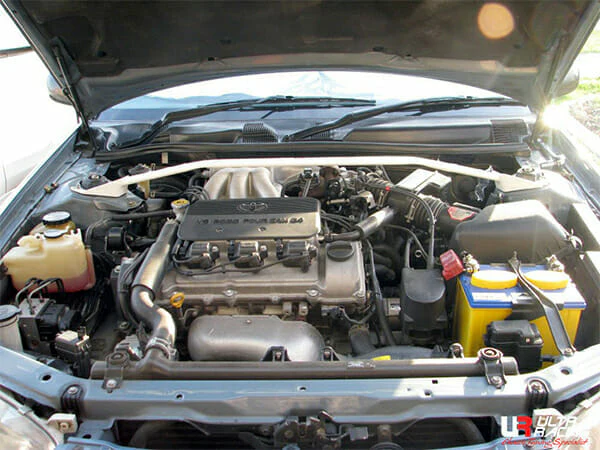 Ultra Racing Toyota Camry (XV30/ACV36R) 2.2 2WD 02-04 UltraRacing 2-Point Front Upper Strutbar (612) UR-TW2-612