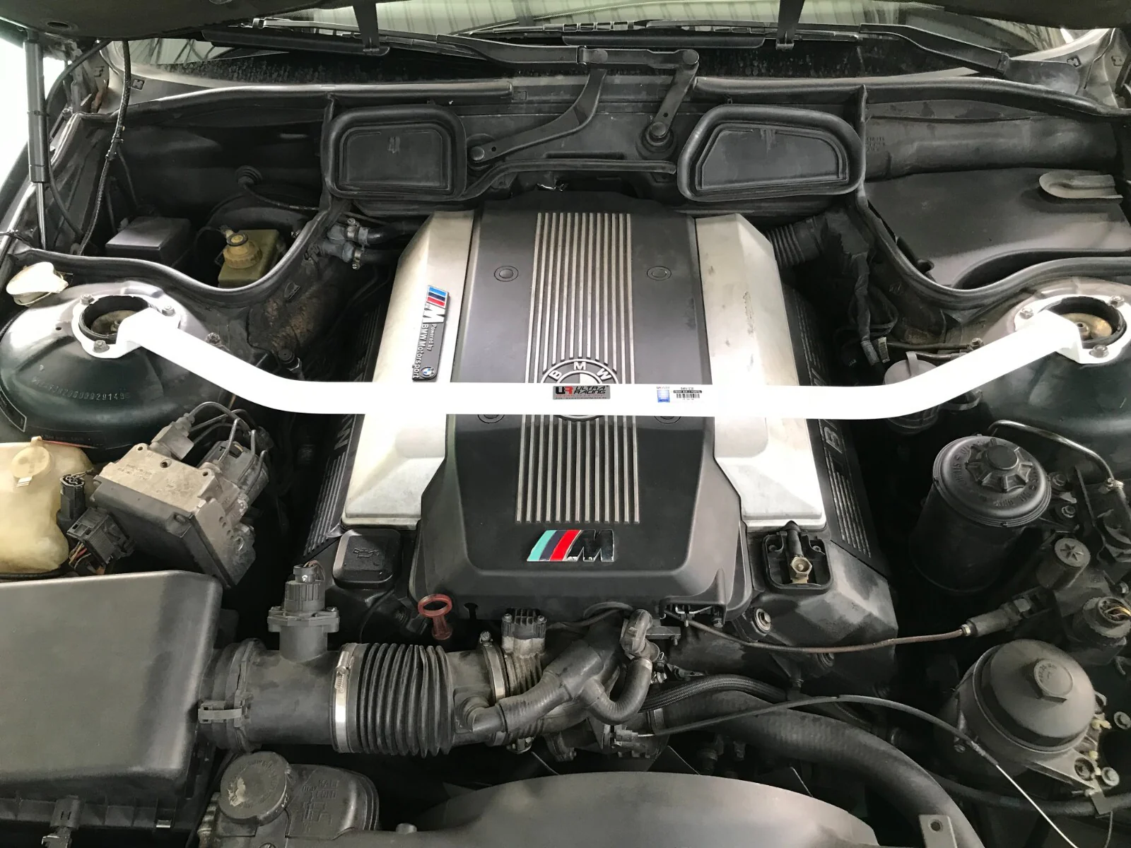 Ultra Racing BMW 7 Series (E38) Front Strut Brace URTW2-735