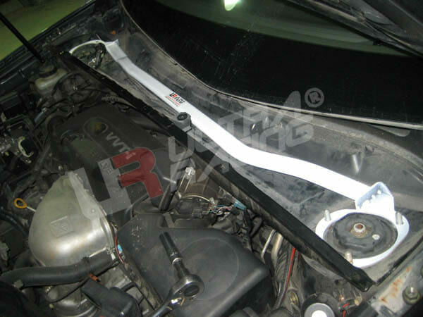 Ultra Racing Lexus RX 330 (XU30) 3.3 V6 4WD 03-08/Toyota Harrier 2.4/3.0 04-09 UltraRacing 2-Point Front Upper Strutbar (746) UR-TW2-746