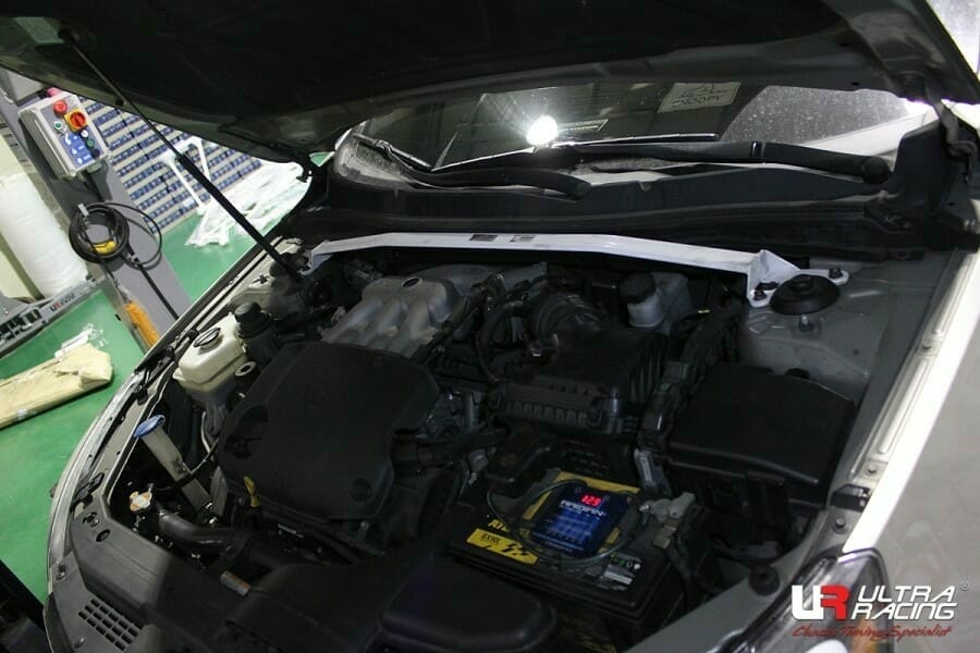 Ultra Racing Kia Cadenza (VG) 2.4/3.0/3.3 09-16 2WD/Kia K7 3.0/3.3/3.5 09-16 UltraRacing 2-Point Front Upper Strutbar (2277) URKR-TW2-2277