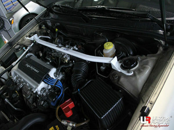 Ultra Racing Renault Samsung SM5 SM520 (KPQ/A32) 2.0 L4 2WD 98-05 UltraRacing 2-Point Front Upper Strutbar (2717) URKR-TW2-2717