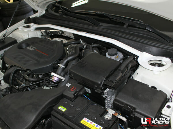 Ultra Racing Kia K7 (YG) 2.2D/2.4/2.5/3.0 16-21/Kia Optima 1.6T/1.7D/2.0 2WD 15-20 UltraRacing 2-Point Front Upper Strutbar (3313) URKR-TW2-3313