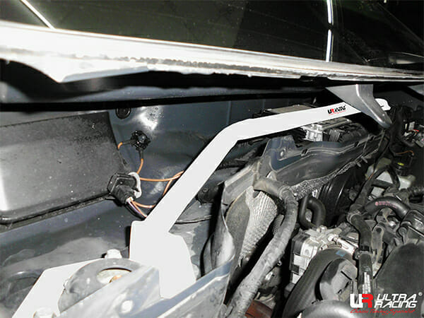 Ultra Racing Volkswagen Sharan (TYP 7N) 2.0 TDI 10+ UltraRacing 2-Point Front Upper Strutbar (3535) URTW-TW2-3535