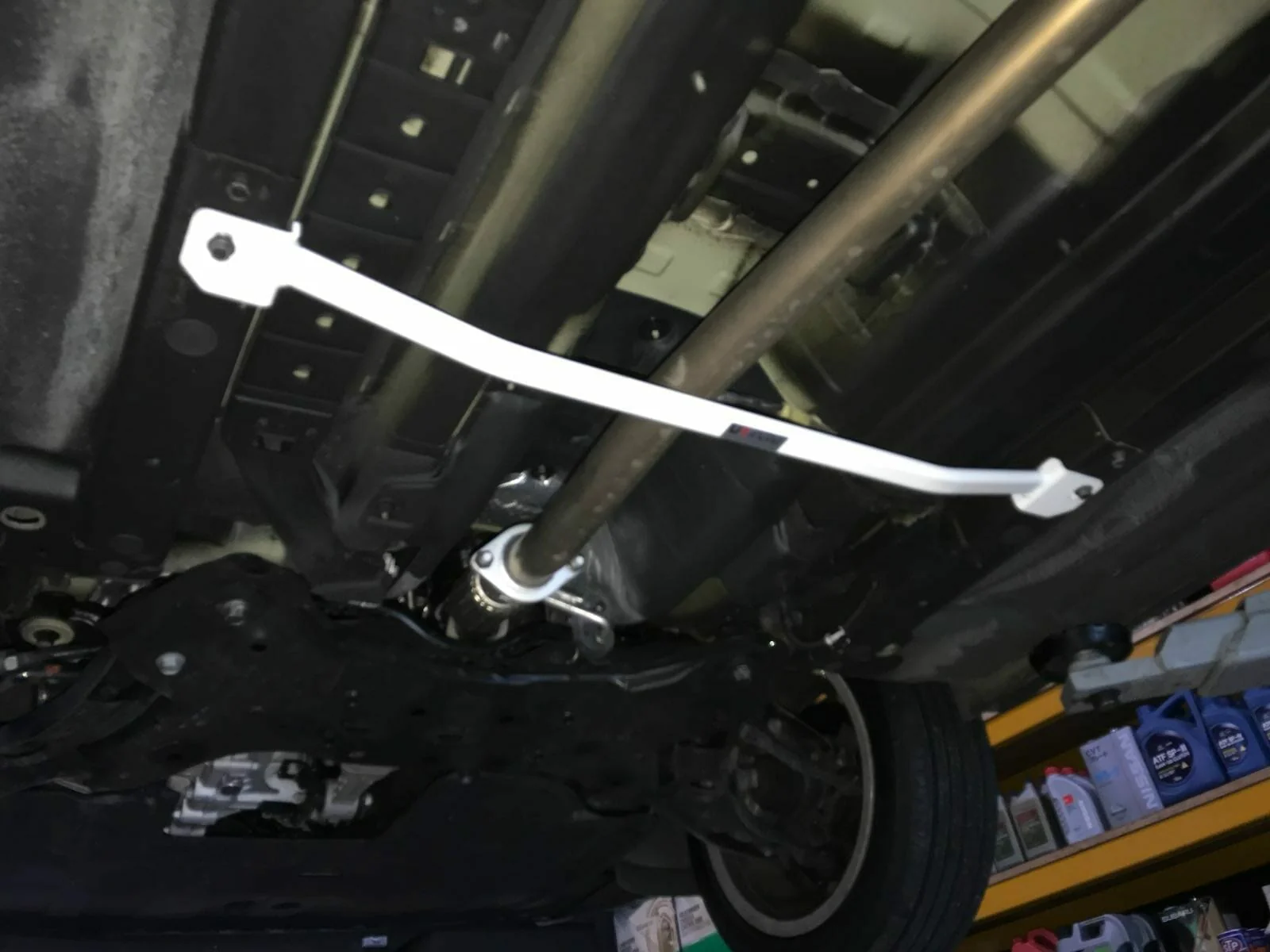 Ultra Racing Kia Carens (RP) 1.7D 2WD 13+ UltraRacing 2-Point Mid Lower Brace (3902) UR-ML2-3902
