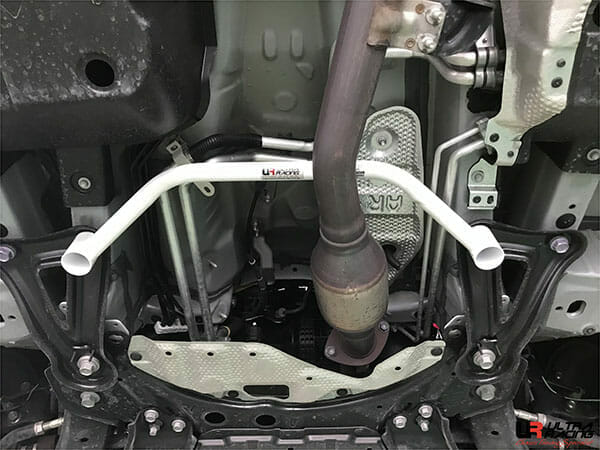 Ultra Racing Chevrolet Zafira A 2.2 2WD UR Middle Lower Bar 4054 URTH-ML2-4054