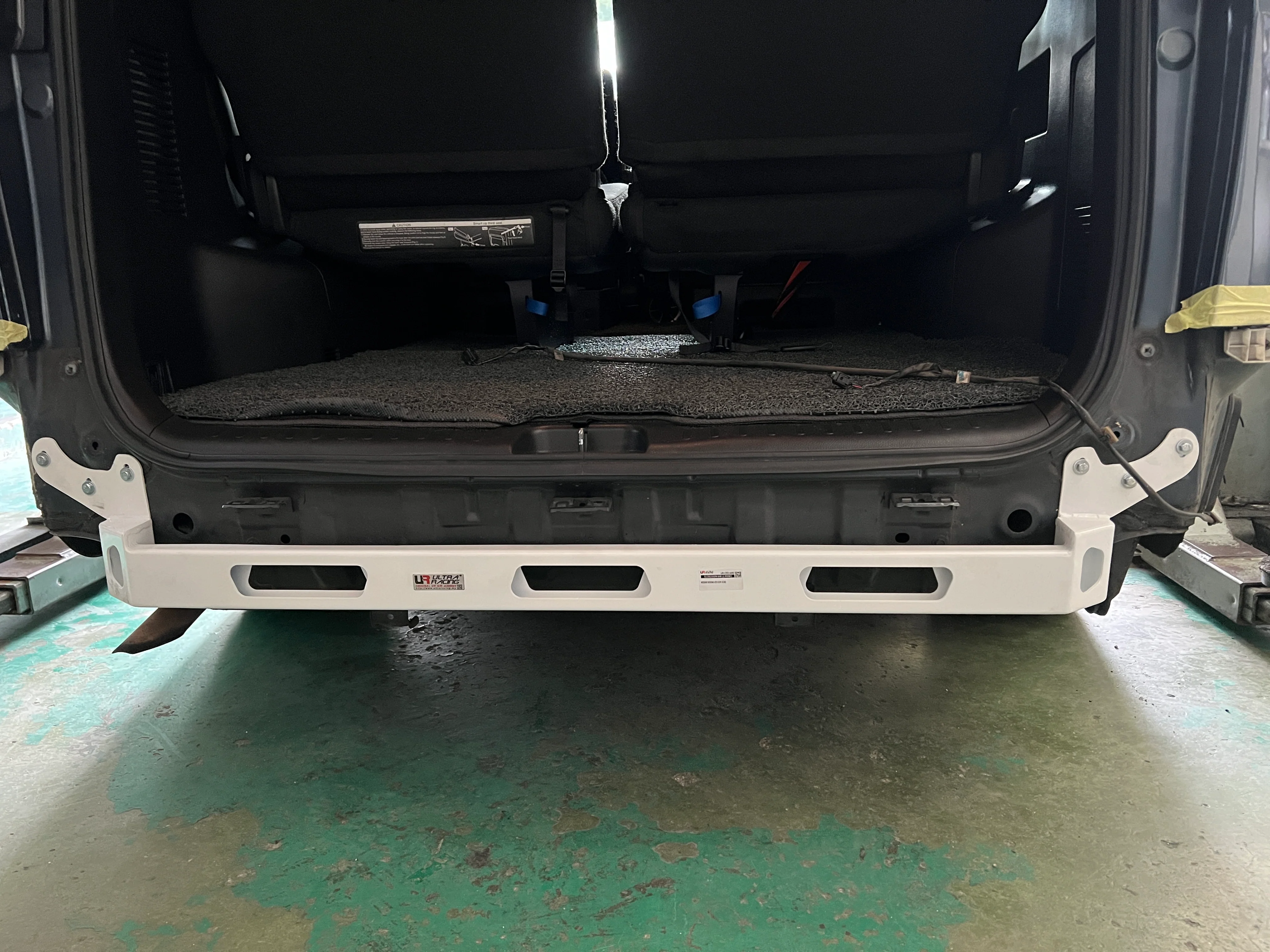 Ultra Racing NISSAN SERENA Ultra Racing Rear Anti-Collision Brace UR-CR2-4492