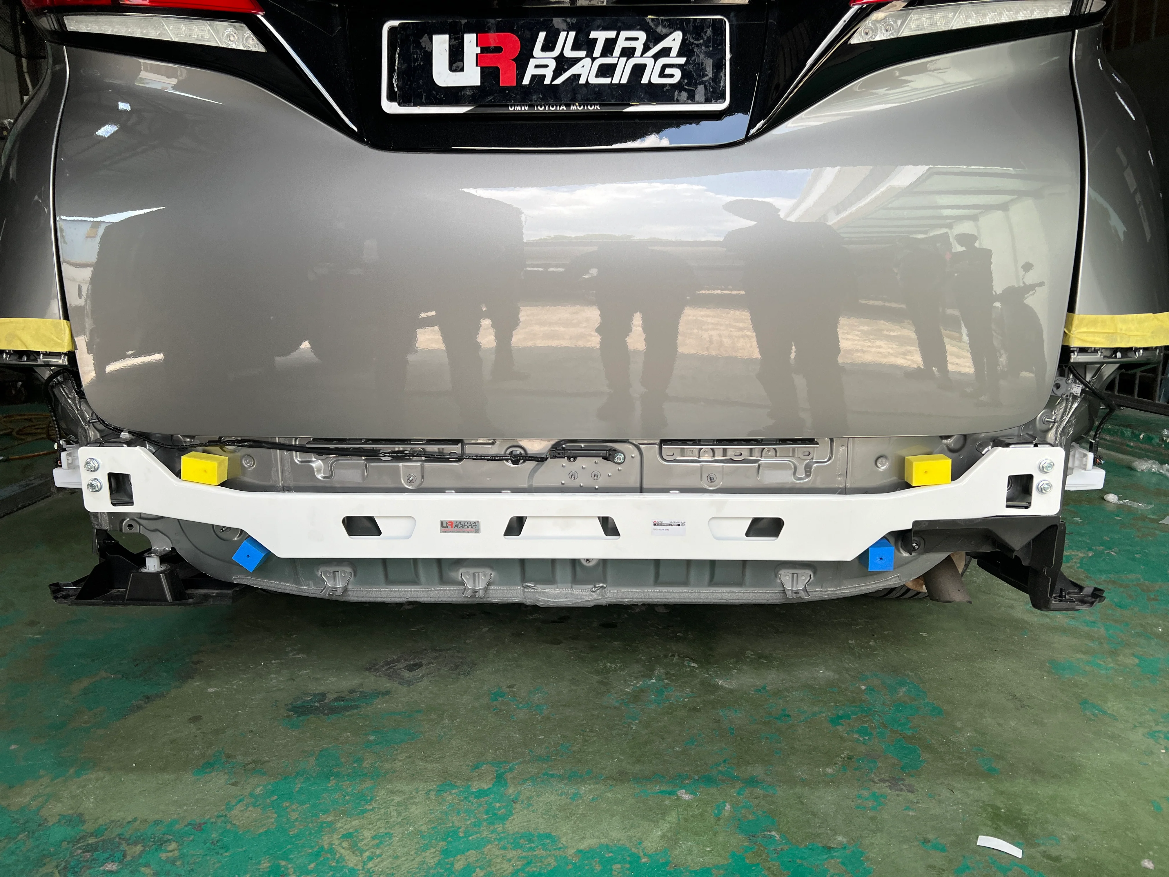 Ultra Racing TOYOTA VELLFIRE Ultra Racing Rear Anti-Collision Brace UR-CR2-4602