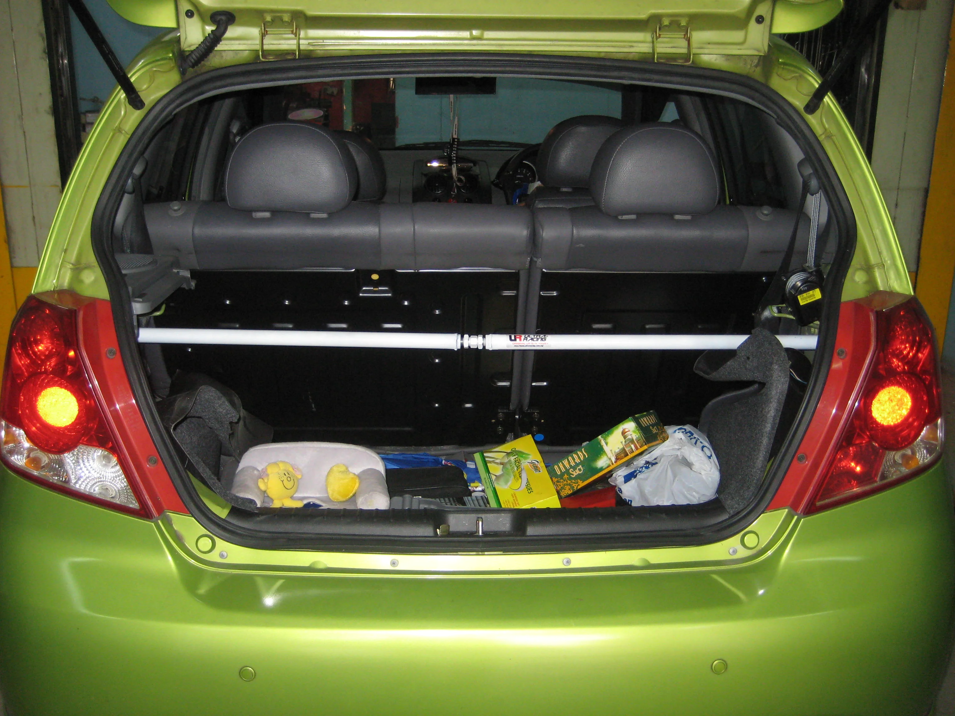 Ultra Racing Chevrolet Aveo 4D 1.4 11+ UltraRacing Rear Upper Strutbar UR-RE2-2015