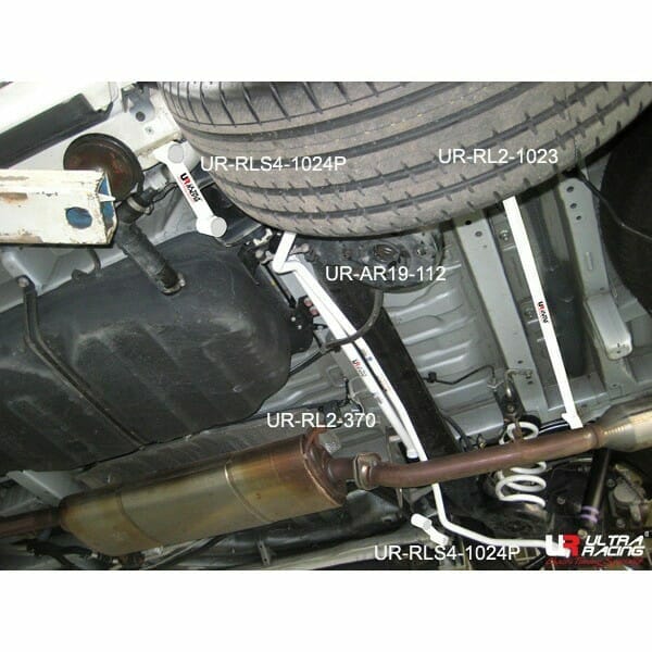 Ultra Racing Toyota Alphard (AH20) 2.4 08-15/Alphard/Vellfre 3.5 08-15 2WD UltraRacing 2-Point Rear Lower Bar (1023) UR-RL2-1023
