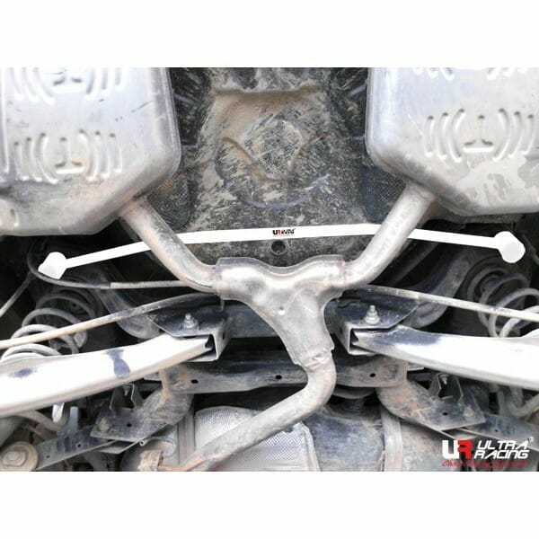 Ultra Racing Buick Lacrosse 2.4 10-16/Chevrolet Alpheon 3.0 10-16 2WD UltraRacing 2-Point Rear Lower Bar (1909) UR-RL2-1909