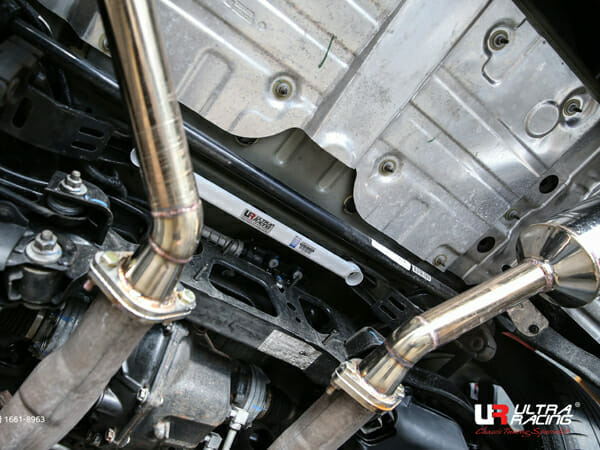 Ultra Racing Chevrolet Camaro (SS) 6.2 V8 2WD 16+ UltraRacing 2-Point Rear Lower Bar (3813) UR-RL2-3813
