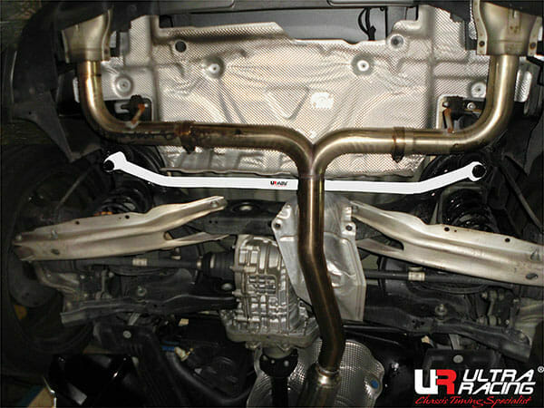 Ultra Racing Infiniti Q30 SPORT (H15) 2.0T 16+/Mercedes CLA45/A45/GLA45 2.0T 13-19/ 4WD UltraRacing 2-Point Rear Lower Bar (3949) UR-RL2-3949