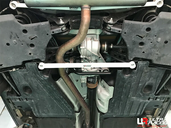 Ultra Racing Volvo XC40 2.0T 4WD 18+ UltraRacing 2-Point Rear Lower Bar (4165) UR-RL2-4165