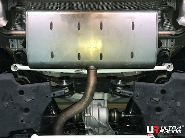 Ultra Racing Volvo XC40 2.0T 4WD 18+ UltraRacing 2-Point Rear Lower Bar (4166) UR-RL2-4166