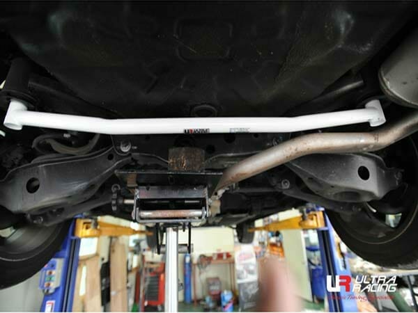 Ultra Racing Renault Samsung SM5 (L43) 1.6T/2.0/2.5 15+ UltraRacing 2-Point Rear Lower Bar (2246) URKR-RL2-2246
