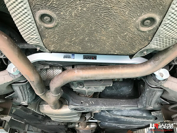 Ultra Racing Audi Q5 (TYP 8R) 2.0 TFSI 09-17/SQ5 3.0 TDI 13-17 4WD UltraRacing 2P Rear Lower Bar (3018) URKR-RL2-3018