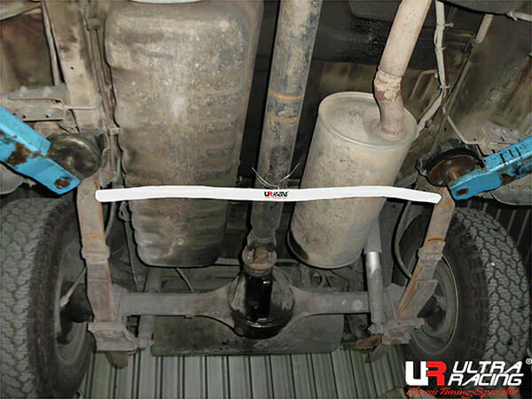 Ultra Racing Isuzu Cameo (UCS55) 2.3 2WD 93-02 UltraRacing 2-Point Rear Lower Bar (2818) URTH-RL2-2818
