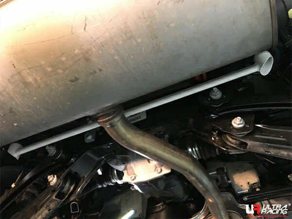Ultra Racing BMW F26 (X4) M40i 3.0TT 4WD 15-18 UltraRacing 2-Point Rear Lower Bar (3330) URTW-RL2-3330