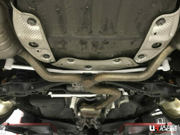 Ultra Racing Skoda Superb (B8/TYP 3V) 2.0T 2WD/4WD 15+/VW Passat 2.0 TSI 4WD 15+ UltraRacing 2-Point Rear Lower Bar (3856) URTW-RL2-3856
