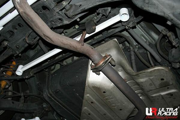 Ultra Racing Scion TC (AT10) 2.4 2WD 05-10 UltraRacing 2-Point Rear Lower Bar (2468) URUS-RL2-2468