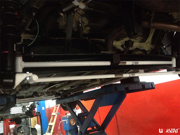 Ultra Racing Toyota Wish (AE20) 1.8 2WD Taiwan Imported 09-17 UltraRacing 2-Point Rear Torsion Bar (328) UR-RT22-328