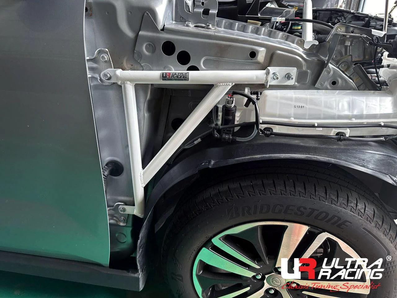 Ultra Racing PERODUA ATIVA Ultra Racing Front Fender Bars UR-FD3-4566P