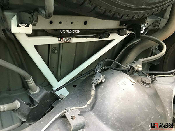 Ultra Racing Toyota Hiace (H200) 2.0D/2.5D 2WD 04+ UltraRacing 3-Point Rear Lower Bar (3739) UR-RL3-3739