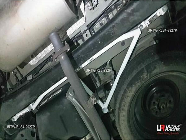 Ultra Racing Toyota Sienna (XL30) 3.5 V6 2WD 10+ UltraRacing 3-Point Rear Lower Bar (2926) URTW-RL3-2926
