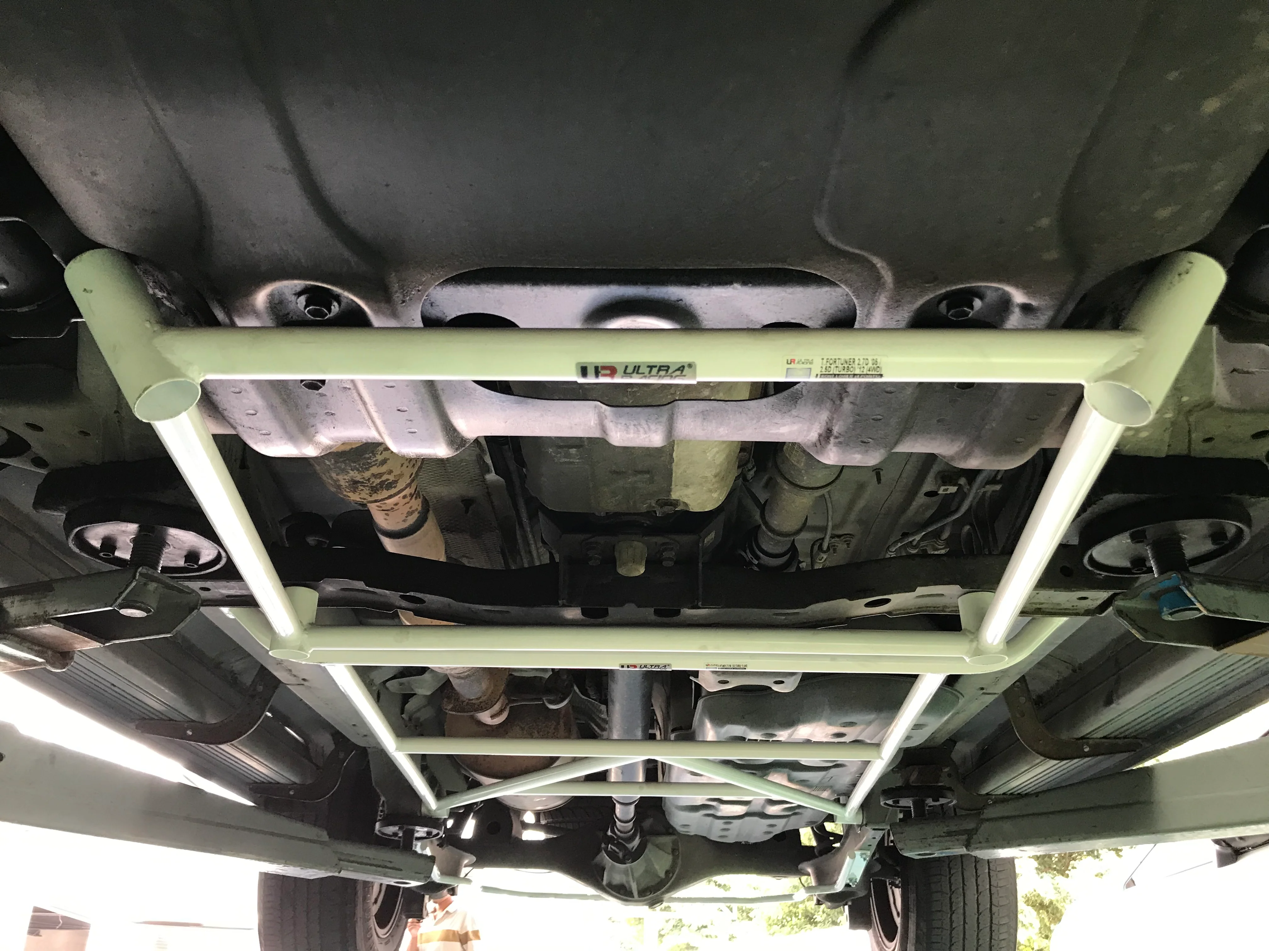 Ultra Racing Toyota Fortuner 2.7D 2005 Ultra-R 4P Front Lower Brace UR-LA4-1100