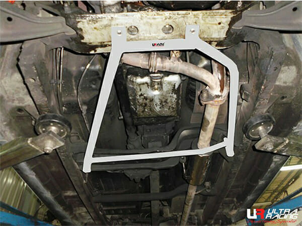 Ultra Racing Suzuki Vitara (ET) 2.0-H20A V6 4WD 88-98 UltraRacing 4-Point Front Lower Brace (2772) UR-LA4-2772
