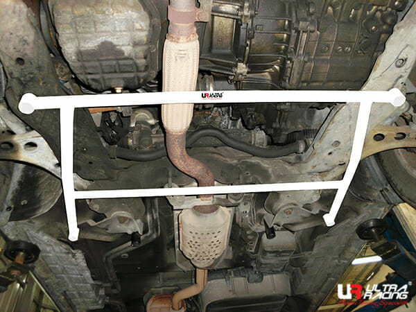 Ultra Racing Hyundai Trajet 2.0 2WD 99-08 UltraRacing 4-Point Front Lower Brace (3186) UR-LA4-3186