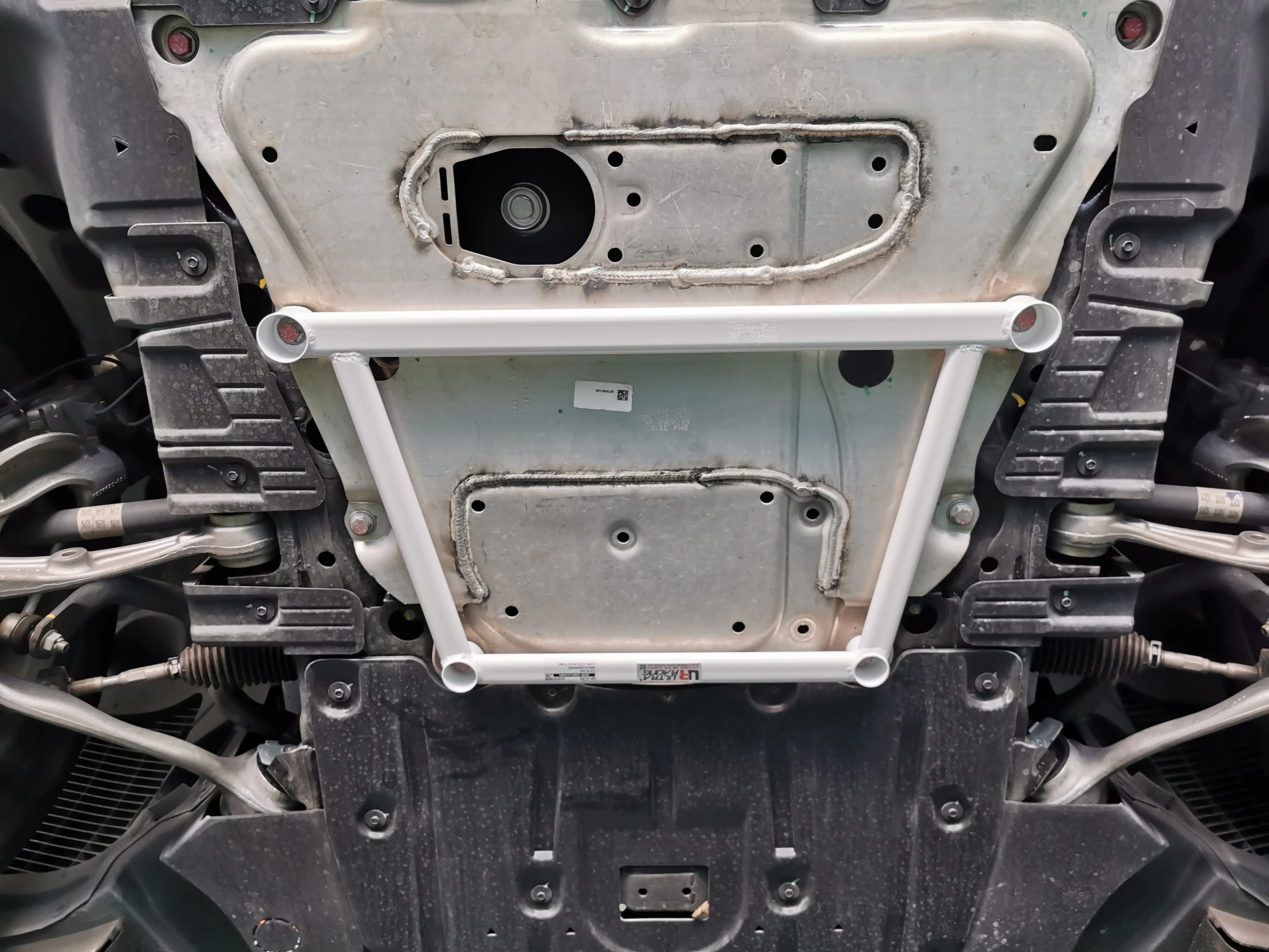 Ultra Racing BMW X5 G05 19+ 4P Front Lower Brace 4259 UR-LA4-4259