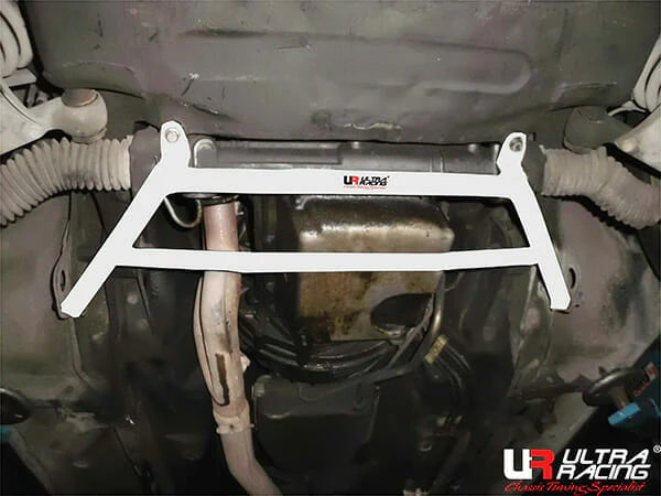 Ultra Racing Jaguar XJ6 (XJ40) 4.0 2WD 86-94 UltraRacing 4-Point Front Lower Brace (2815) URTH-LA4-2815