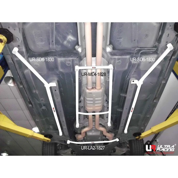Ultra Racing Cadillac CTS 3.6 07+ UltraRacing 4-Point Mid Lower Brace UR-ML4-1828