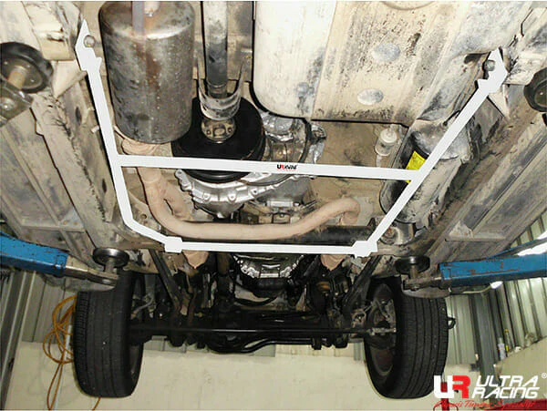Ultra Racing Land Rover Range Rover (LP) (P38A) 4.6 V8 4WD 94-01 UltraRacing 4-Point Mid Lower Brace (2583) UR-ML4-2583
