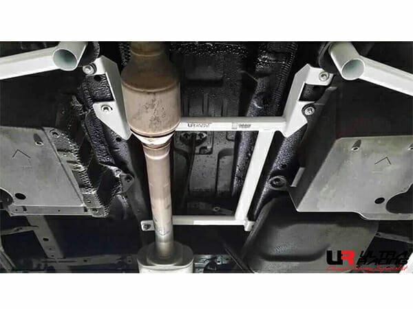 Ultra Racing Toyota Estima (XR50) 2.4 2WD 06+ UltraRacing 4-Point Mid Lower Brace (3324) UR-ML4-3324