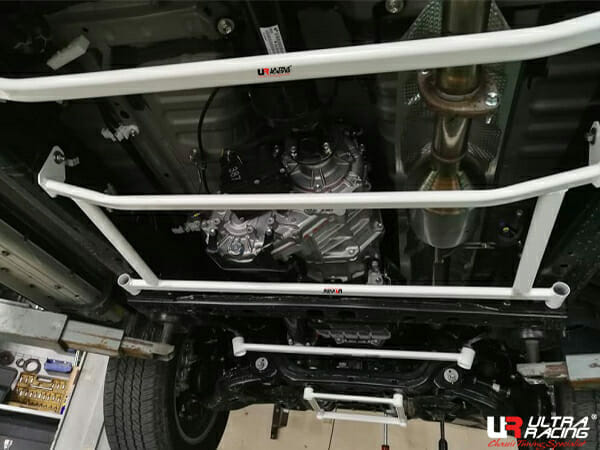 Ultra Racing Toyota Hilux Revo (AN120) 2.4D/2.8D 4WD 15+ UltraRacing 4-Point Mid Lower Brace (3947) UR-ML4-3947