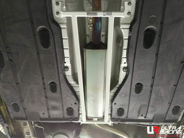 Ultra Racing Skoda Octavia (MK3/TYP 5E) 2.0TSI 2WD 12+ UltraRacing 4-Point Mid Lower Brace (3105) URTW-ML4-3105